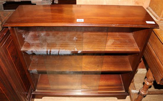 Small mahogany glazed  bookcase(-)